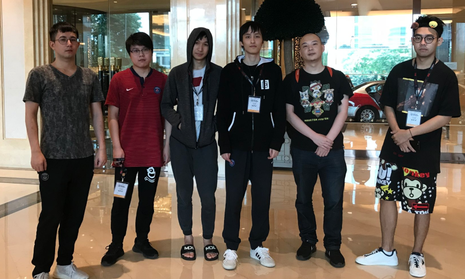 特反复强调